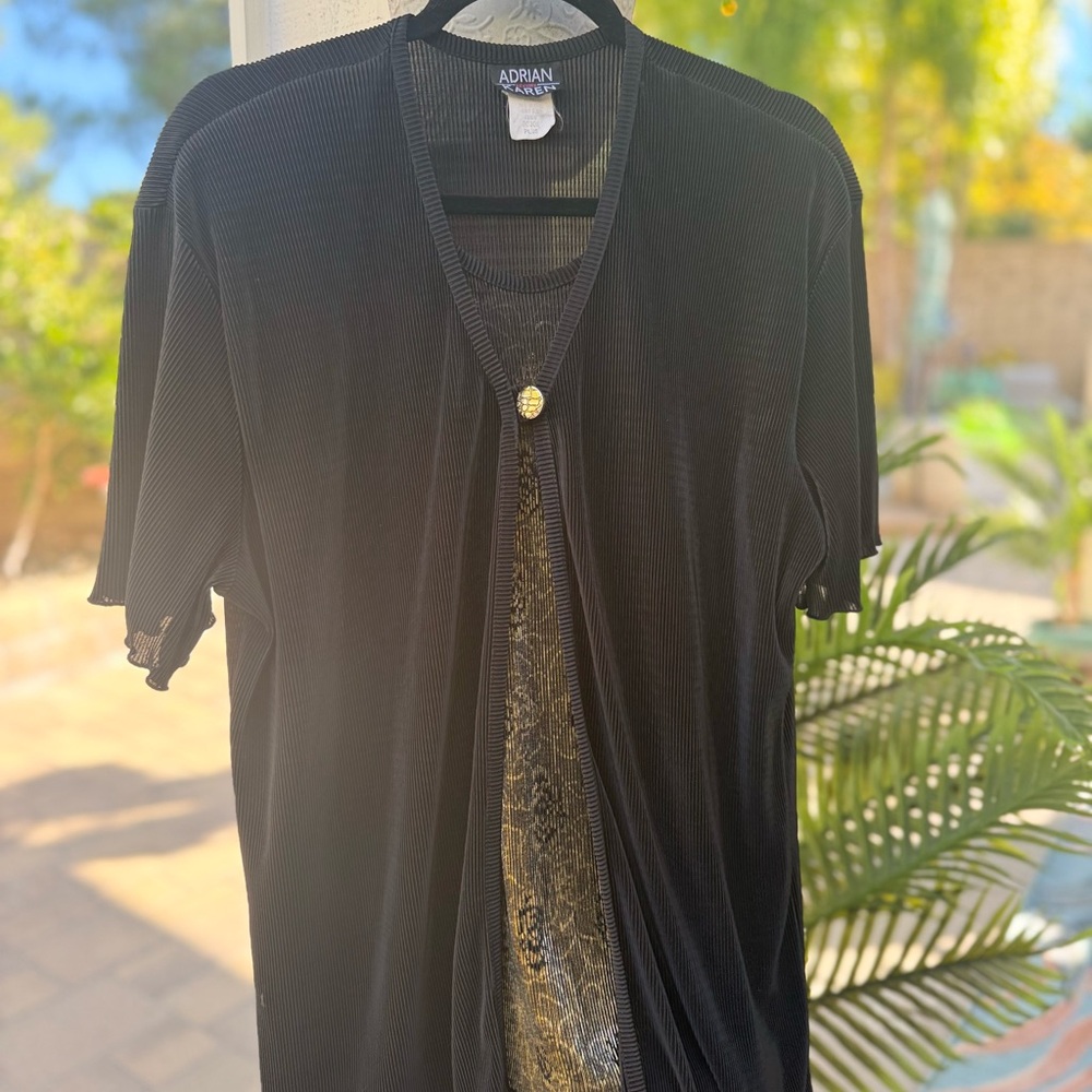 ADRIAN KAREN NEW YORK Elegant Black Cardigan with Gold Button
